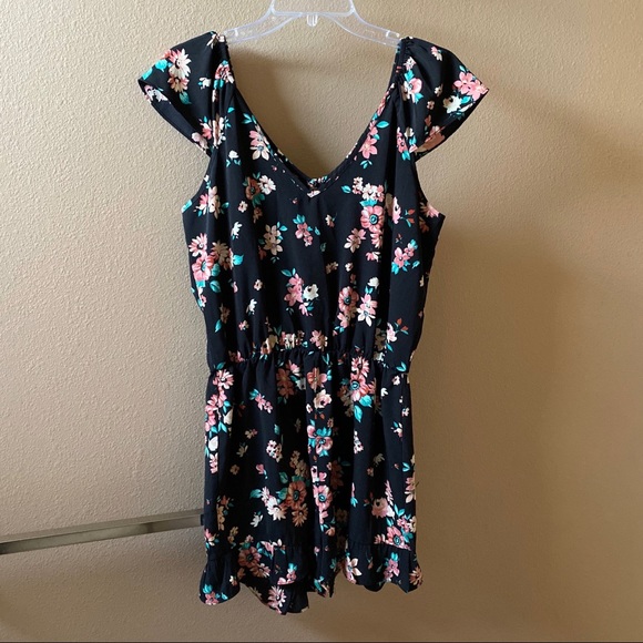 Haute Monde Other - 💥3/$15 Flirty Floral Romper